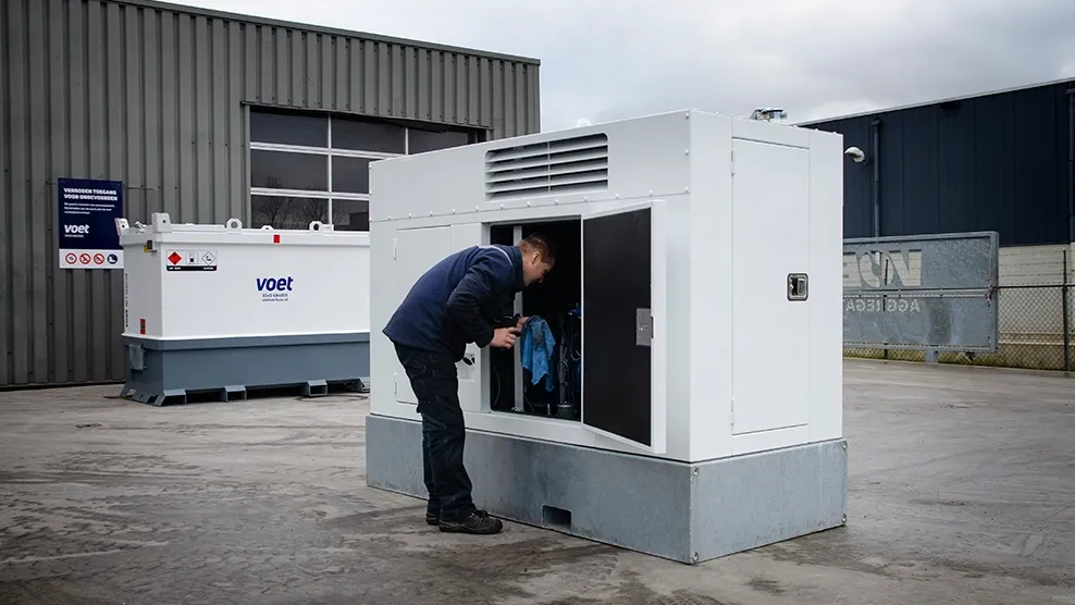 Nieuwe duurzame inverter set voet energie solutions onderhoud