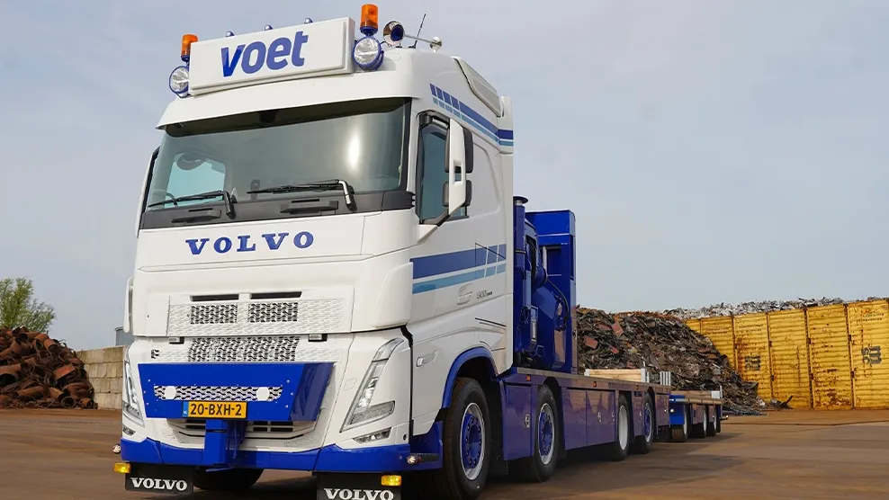 Volvo vrachtwagen met hiab kraan voet energy solutoins 2