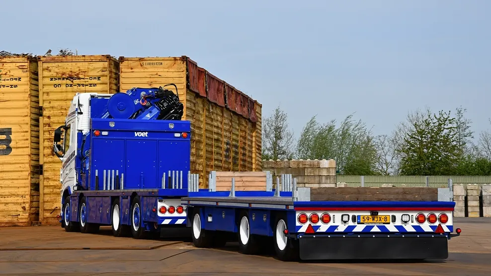 Volvo vrachtwagen met hiab kraan voet energy solutoins 3