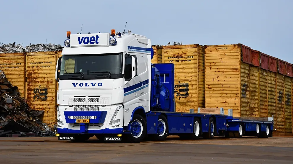 Volvo vrachtwagen met hiab kraan voet energy solutoins 5
