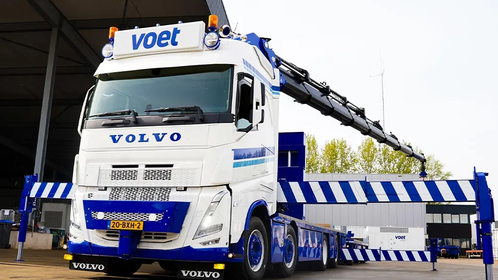 Volvo vrachtwagen met hiab kraan voet energy solutoins 7