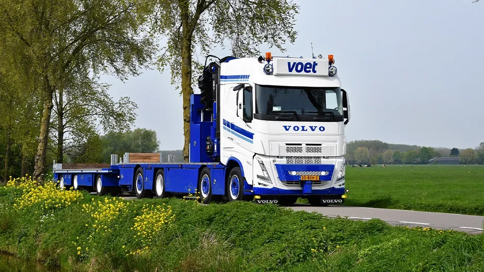 Volvo vrachtwagen met hiab kraan voet energy solutoins 8