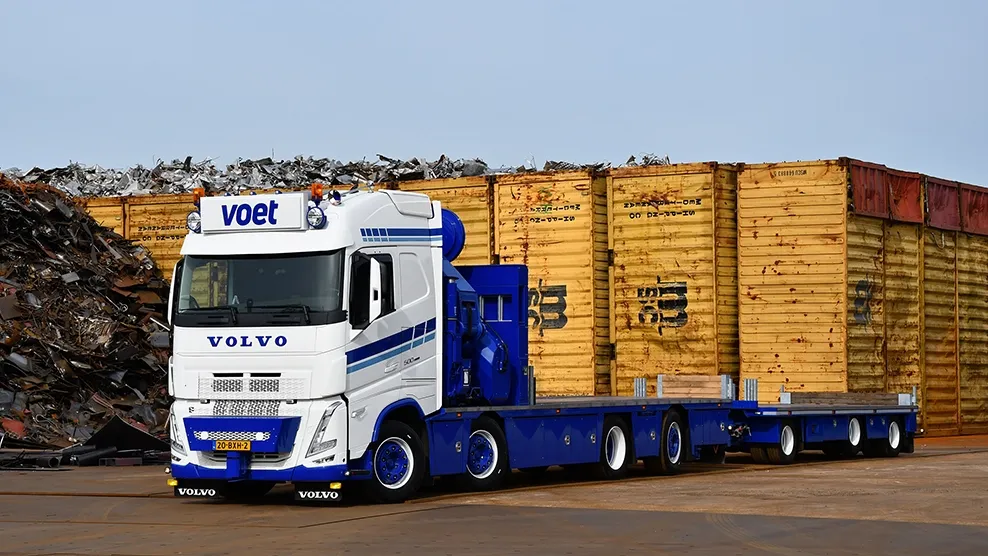 Volvo vrachtwagen met hiab kraan voet energy solutoins