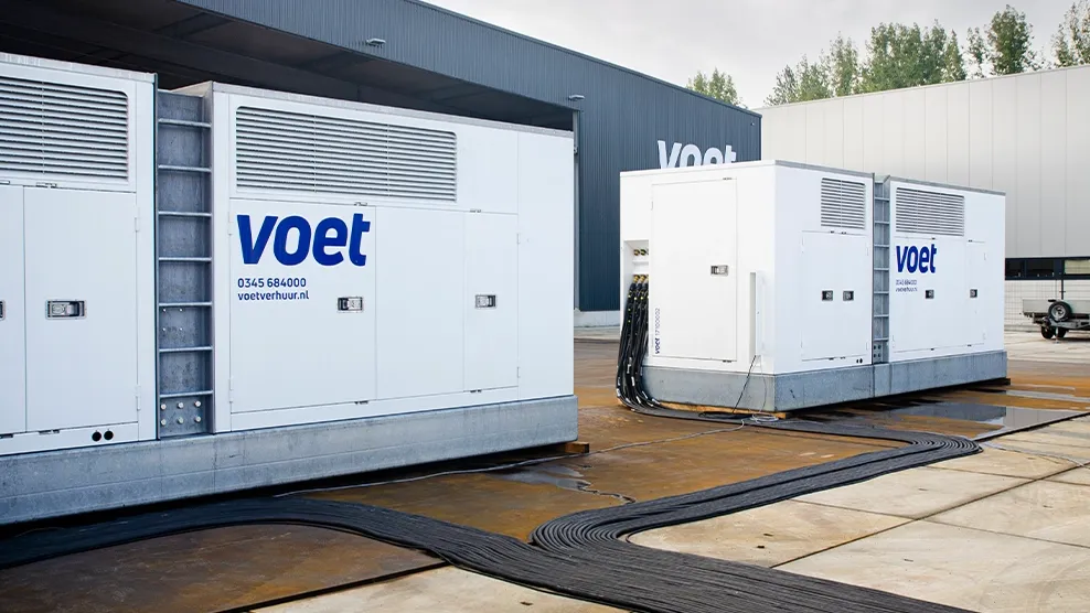 Noodstroominstallatie aanloop stromen beperken