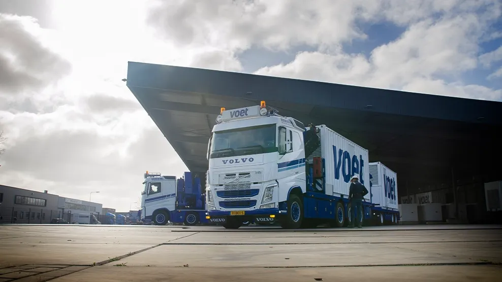 Volvo fh 8x2 bakwagen met 10tons voor as voet energy solutions