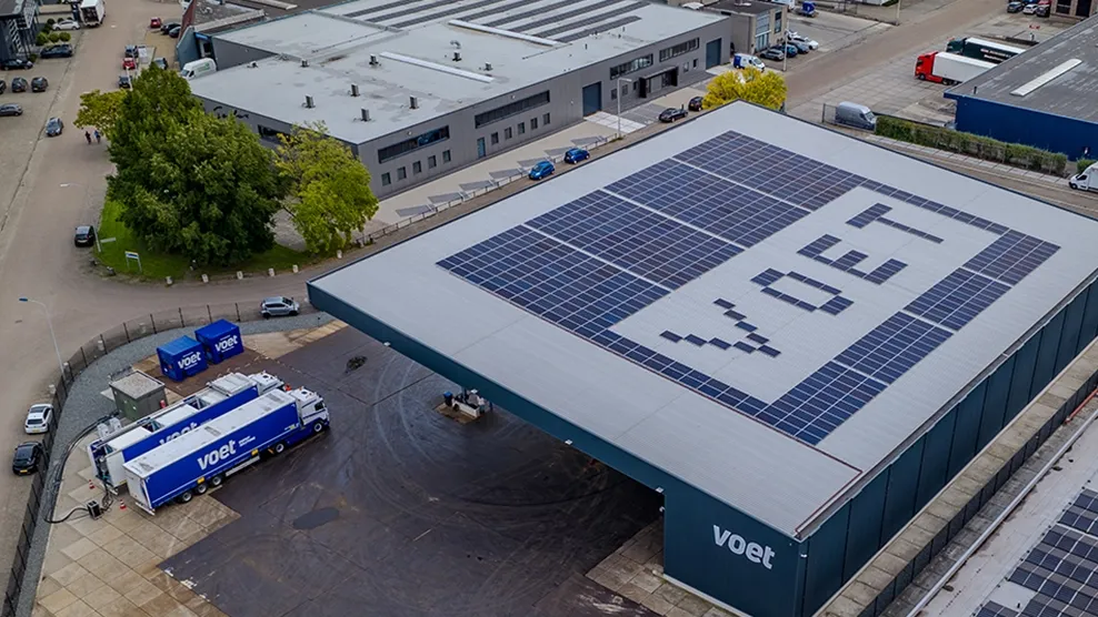 Zonnedak voet energy solutions luchtfoto logo zonnepanelen